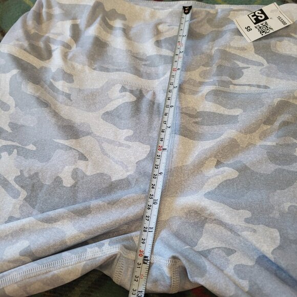 Bundle Size XL Two Leggings and One Tank Top - Picture 10 of 13